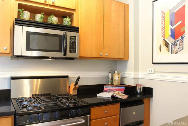 1155 Leavenworth St Unit 7, San Francisco, CA 94109 - kitchen with stainless steel appliances, dark countertops, and open shelves