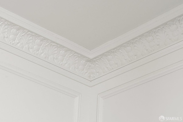 details featuring crown molding