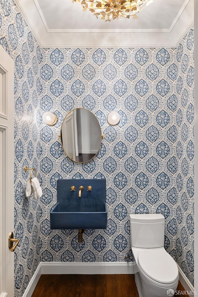 2500 Steiner St Unit 3, San Francisco, CA 94115 - bathroom featuring wallpapered walls, wood finished floors, and crown molding