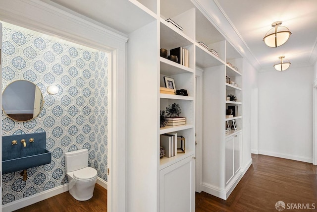 2500 Steiner St Unit 3, San Francisco, CA 94115 - half bath with wood finished floors, crown molding, wallpapered walls, and built in shelves