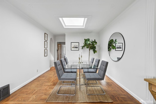 dining space featuring visible vents and baseboards