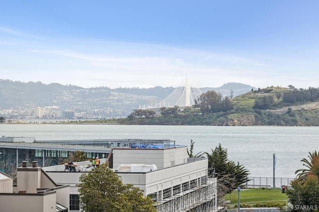 water view with a mountain view