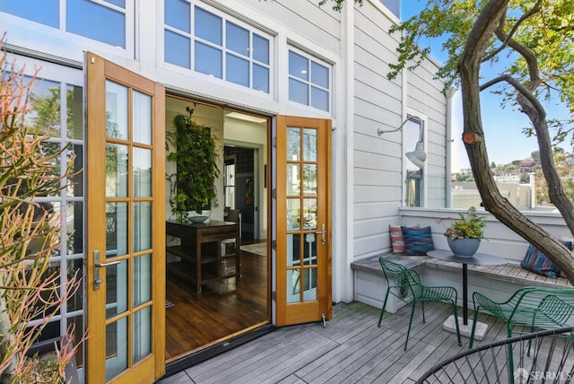 370 Sanchez St, San Francisco, CA 94114 - wooden terrace with french doors