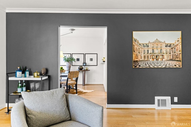 126 Scott St, San Francisco, CA 94117 - sitting room with wood finished floors, ornamental molding, and baseboards