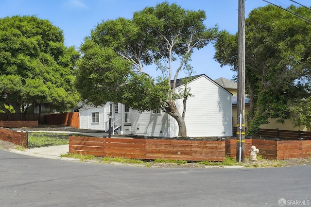 3901 La Colina Rd, El Sobrante, CA 94803 - view of front of house featuring a fenced front yard