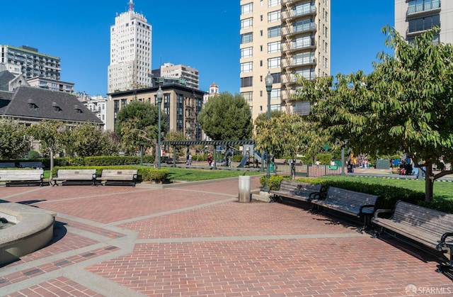 view of property's community with a city view