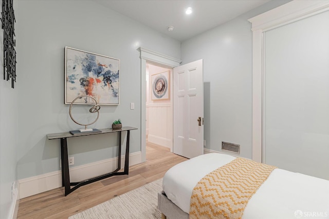 bedroom featuring recessed lighting, visible vents, and wood finished floors