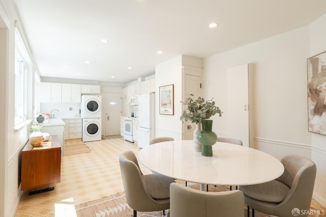 350 Dolores St, San Francisco, CA 94110 - dining room with stacked washing maching and dryer and recessed lighting