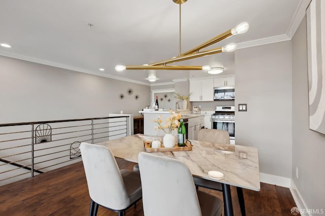 dining space featuring sink, ornamental molding, and dark hardwood / wood-style floors