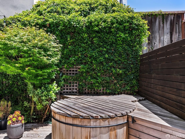 1850 Laguna St, San Francisco, CA 94115 - deck with a jacuzzi