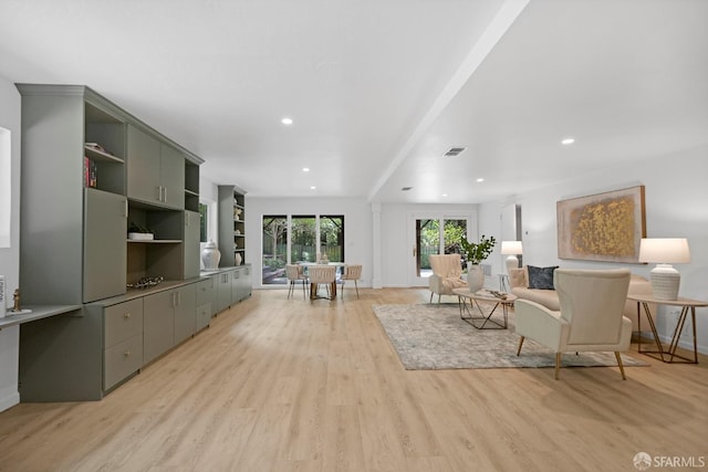 living room with visible vents, baseboards, light wood-type flooring, and recessed lighting