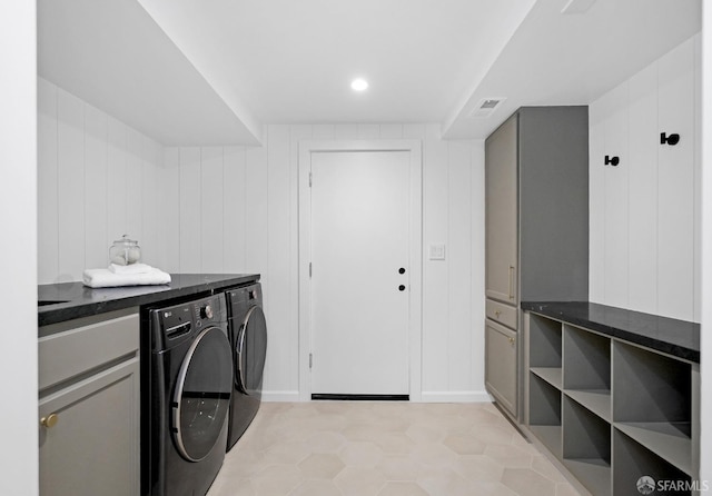 laundry room featuring recessed lighting, visible vents, laundry area, and independent washer and dryer