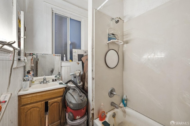 full bath with vanity and bathing tub / shower combination