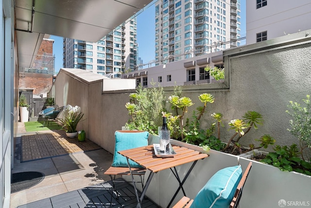 72 Townsend St Unit 302, San Francisco, CA 94107 - balcony featuring a city view and a patio