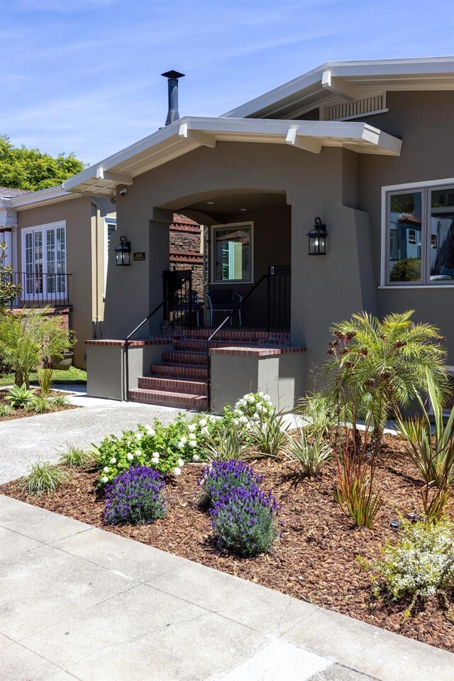 view of front facade featuring stucco siding and covered porch
