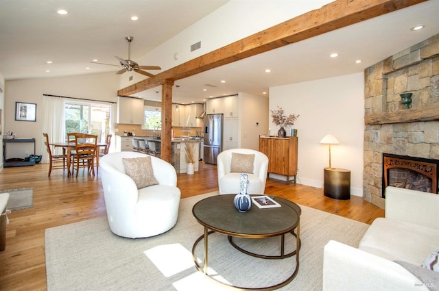living room featuring light wood finished floors, lofted ceiling, a ceiling fan, and recessed lighting