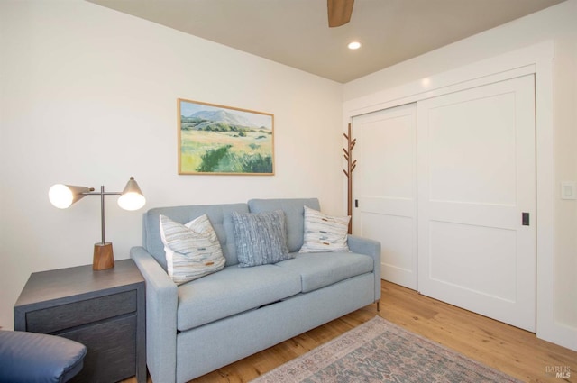living area with wood finished floors, ceiling fan, and recessed lighting