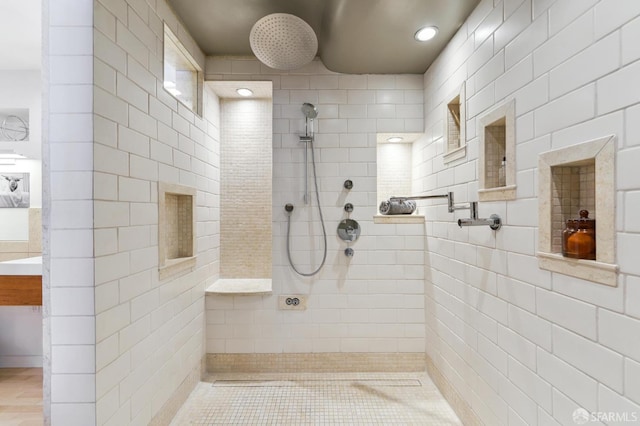 bathroom featuring tiled shower