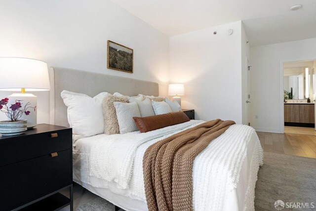 318 Main St Unit 4E, San Francisco, CA 94105 - bedroom featuring light wood-style flooring and ensuite bath