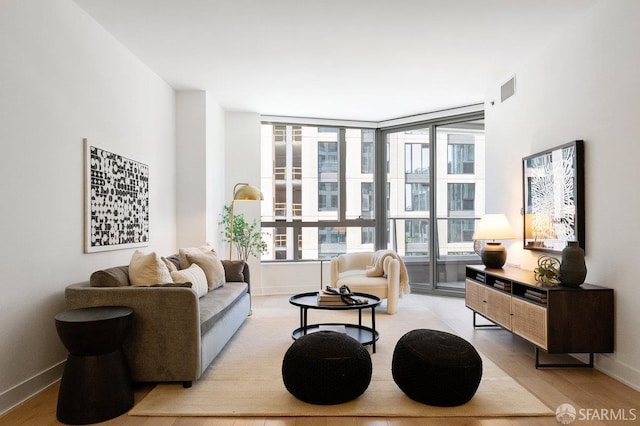 318 Main St Unit 4E, San Francisco, CA 94105 - living area featuring light wood-style flooring and baseboards