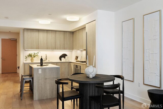 318 Main St Unit 4E, San Francisco, CA 94105 - dining area featuring light wood-style floors