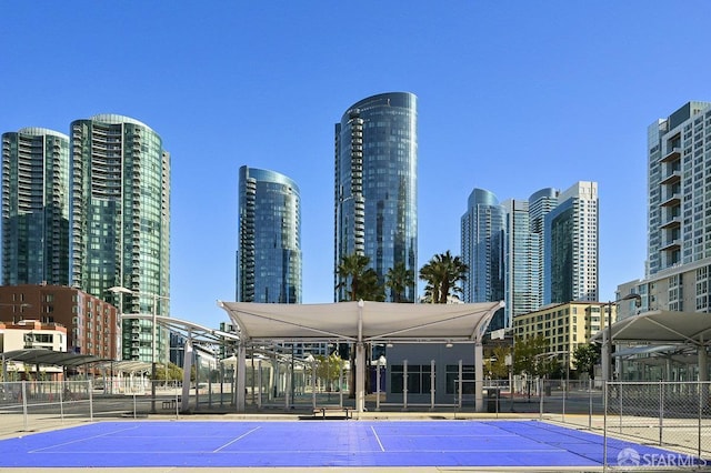 318 Main St Unit 4E, San Francisco, CA 94105 - view of tennis court with a skyline view