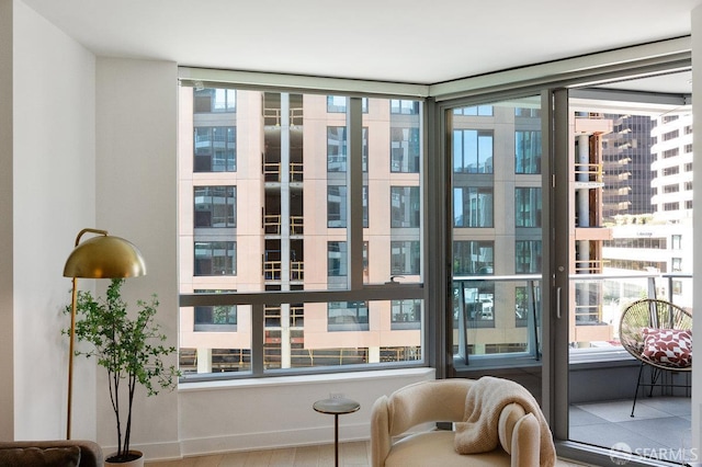318 Main St Unit 4E, San Francisco, CA 94105 - living area featuring baseboards