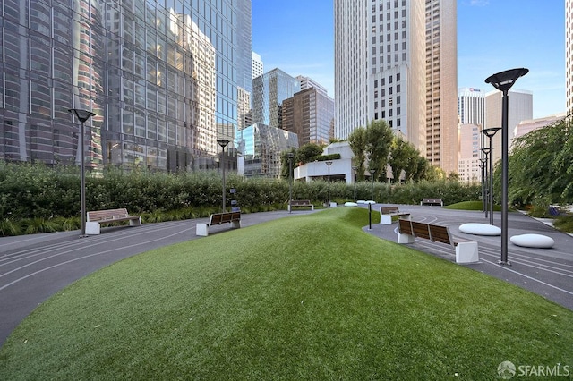318 Main St Unit 4E, San Francisco, CA 94105 - view of property's community with a city view and a yard