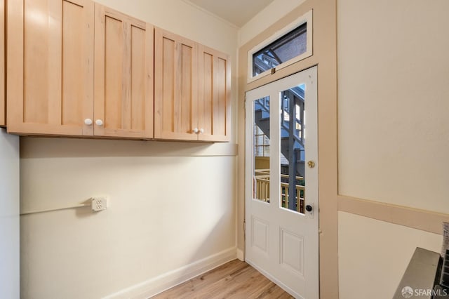 3046-3048 Polk St, San Francisco, CA 94109 - laundry area with baseboards and light wood-type flooring