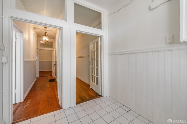3046-3048 Polk St, San Francisco, CA 94109 - hall featuring wainscoting and a chandelier