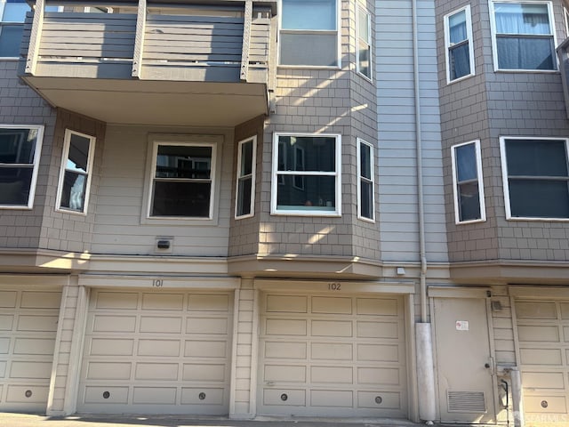 450 Carl St, San Francisco, CA 94117 - back of property featuring an attached garage