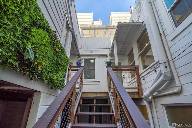 968-970 Broadway, San Francisco, CA 94133 - view of stairway