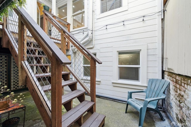 968-970 Broadway, San Francisco, CA 94133 - view of exterior entry featuring a deck