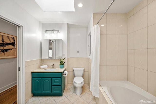 1871 Alemany Blvd, San Francisco, CA 94112 - full bath featuring tile walls, tile patterned floors, toilet, vanity, and tiled shower / bath
