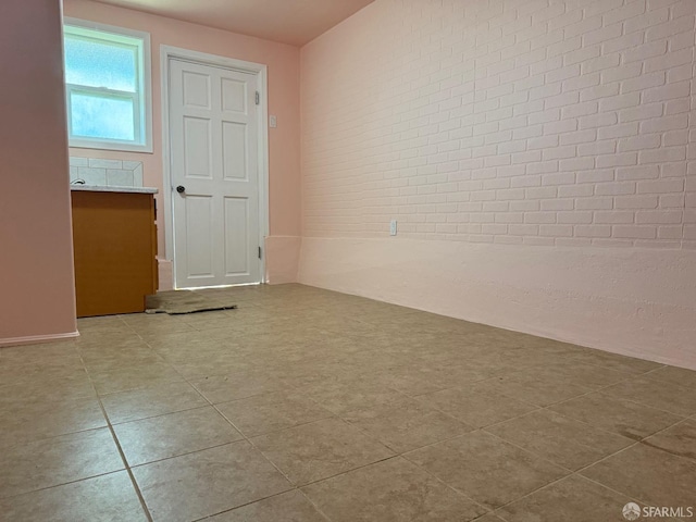 empty room featuring light tile patterned floors