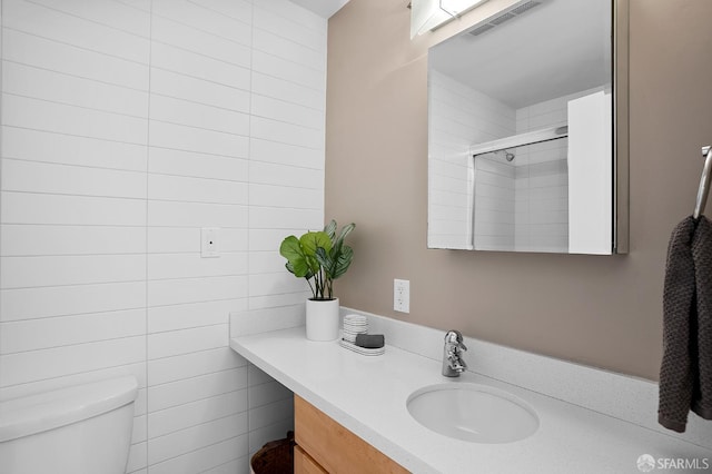 470 Collingwood St Unit 5, San Francisco, CA 94114 - bathroom with vanity, toilet, and a shower
