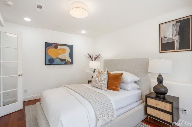 bedroom featuring baseboards, visible vents, wood finished floors, and recessed lighting