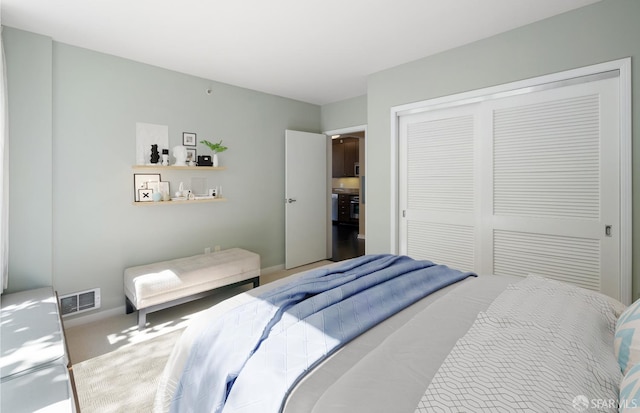 bedroom with carpet flooring and a closet