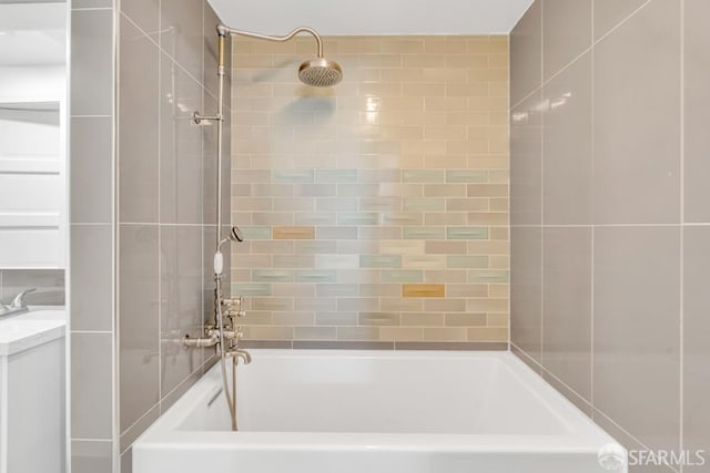 full bath with shower / bathtub combination