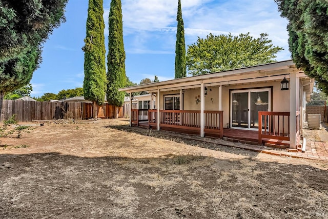 1607 California Dr, Vacaville, CA 95687 - view of front facade featuring a fenced backyard and a deck