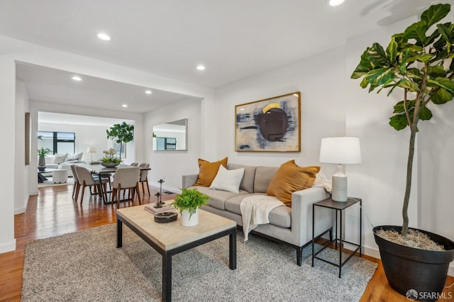 living area featuring recessed lighting, wood finished floors, and baseboards