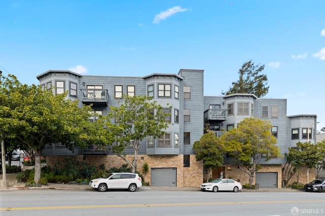 view of front facade featuring a garage