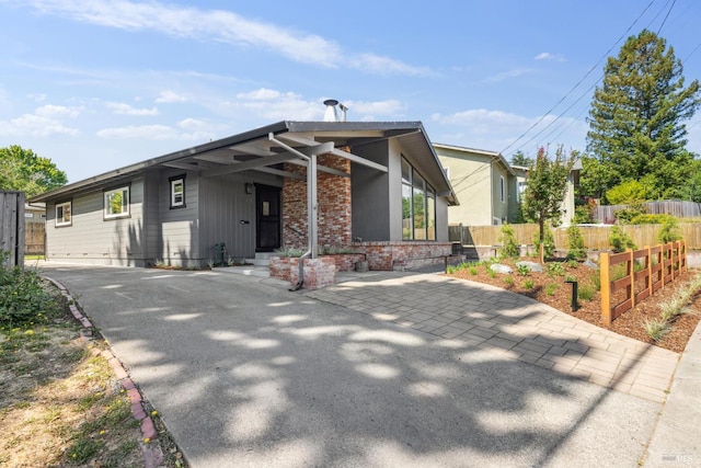 703 W St, Petaluma, CA 94952 - mid-century home with brick siding and driveway