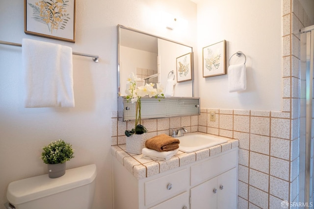 4301 Hillview Dr, Pittsburg, CA 94565 - full bath with toilet, vanity, and a shower with door