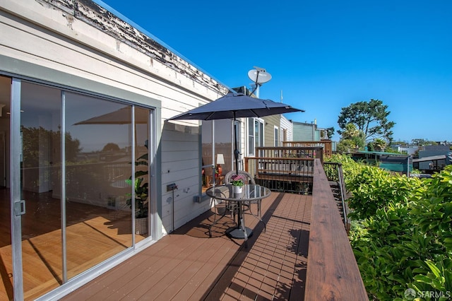 569 Peralta Ave, San Francisco, CA 94110 - view of wooden deck