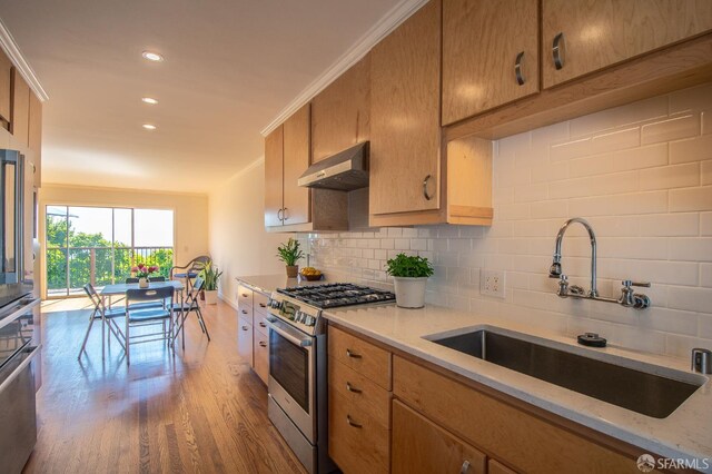 569 Peralta Ave, San Francisco, CA 94110 - kitchen featuring gas stove, range hood, a sink, tasteful backsplash, and recessed lighting