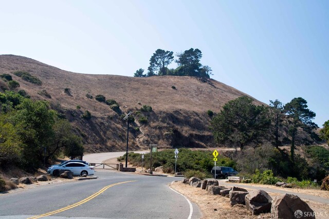 569 Peralta Ave, San Francisco, CA 94110 - view of mountain background