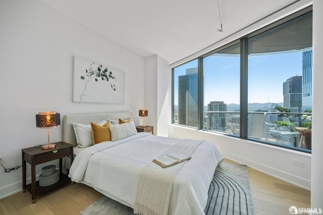 338 Main St Unit 35E, San Francisco, CA 94105 - bedroom with light wood finished floors, a city view, and baseboards