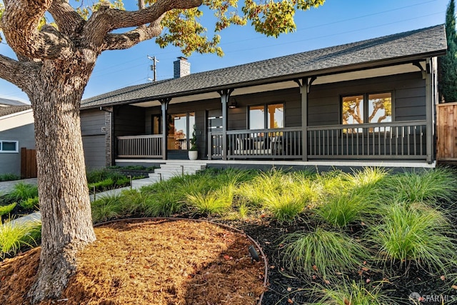 view of front of property featuring a porch