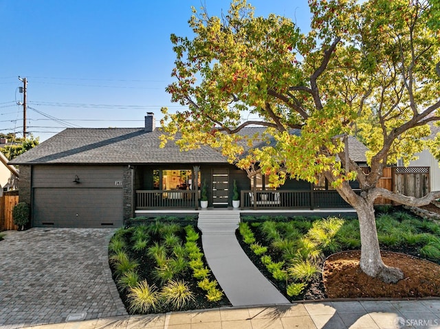 view of front of property featuring a garage